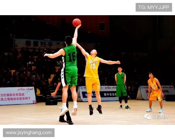 重庆篮球队默契配合的秘密与战术探讨