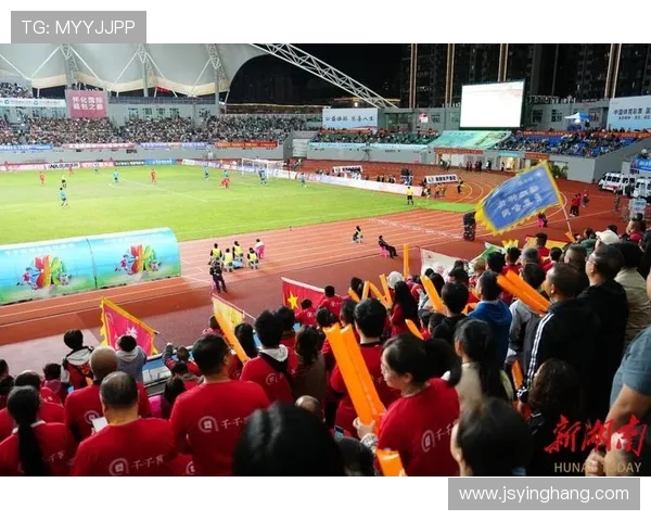 怀化队勇夺赛季关键胜利展现团结拼搏精神点燃全城足球热情